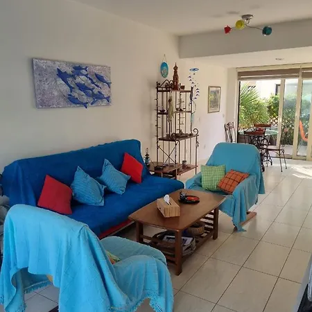 度假居 Searenity Seafront House - 50m From The 拉纳卡