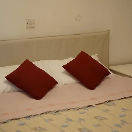 Searenity Seafront House - 50m From The * 拉纳卡