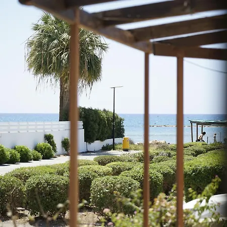 Searenity Seafront House - 50m From The 度假居