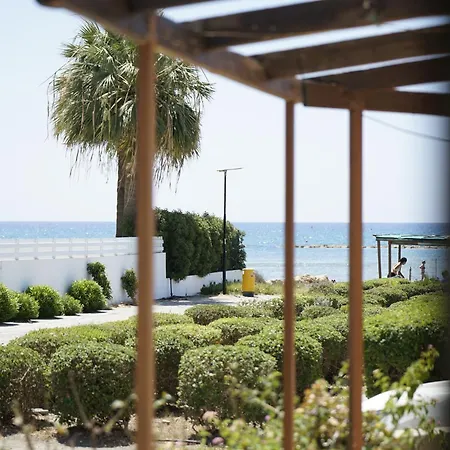 Searenity Seafront House - 50m From The 度假居
