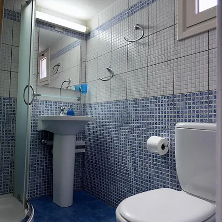 Searenity Seafront House - 50m From The Ларнака