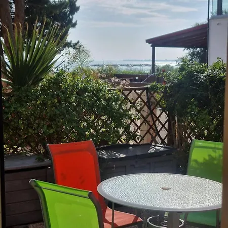 Searenity Seafront House - 50m From The 拉纳卡