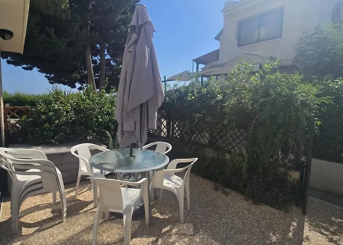 Lazuli Seafront House Nr18 度假居 *